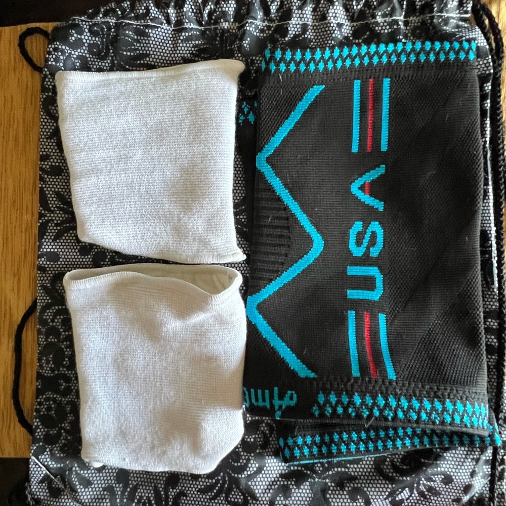 Nike Essentials Volleyball Knee Pads - S and M - Picture 2 of 4